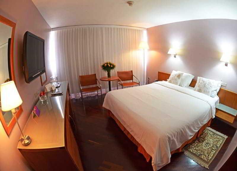 Hotel Paseo De Las Mercedes Каракас Экстерьер фото