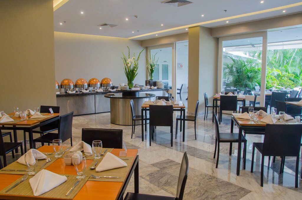 Hotel Paseo De Las Mercedes Каракас Экстерьер фото